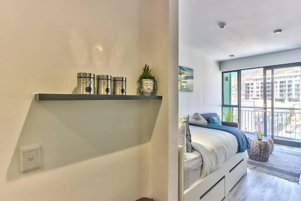 Contemporary Arty Studio Balcony Mountain Views Cape Town Apartment