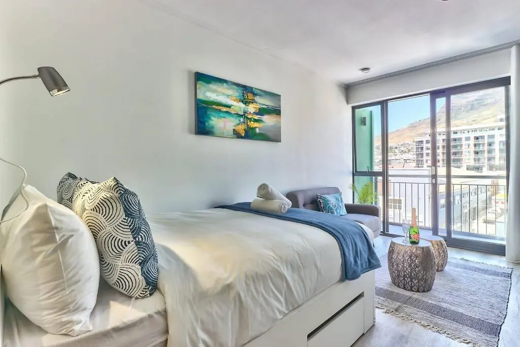 Contemporary Arty Studio Balcony Mountain Views Cape Town